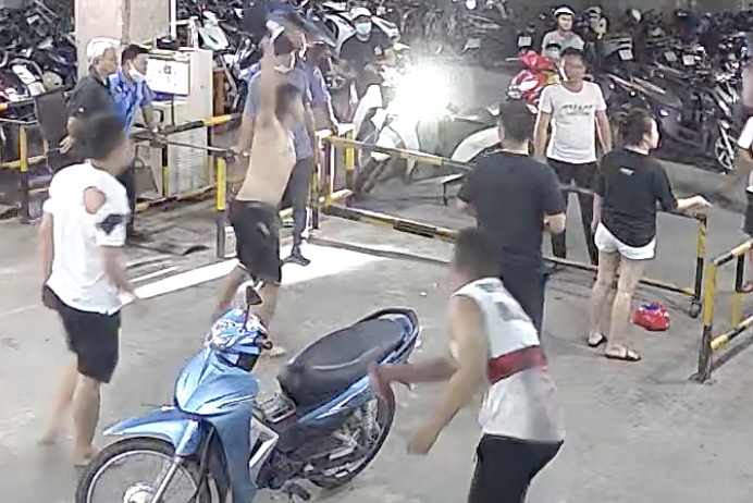 Xo xat o chung cu, 3 nguoi nhap vien hinh anh