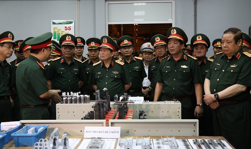 quoc phong Viet Nam anh 3