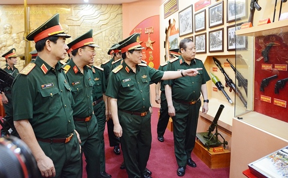 quoc phong Viet Nam anh 1