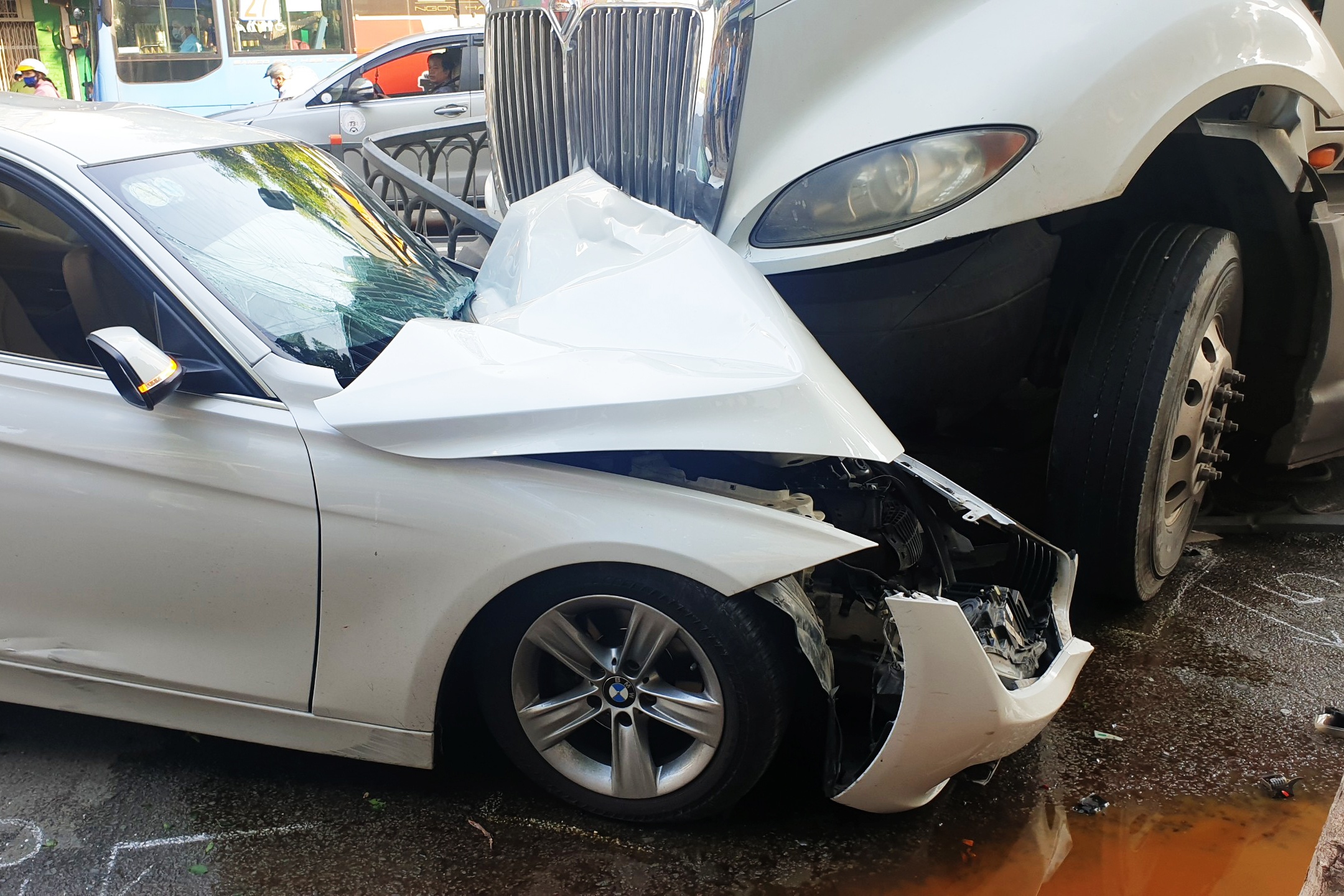 Xe container tong oto BMW o TP.HCM hinh anh