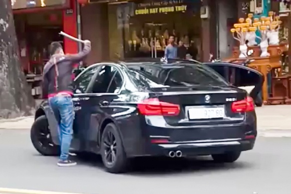 đập xe BMW ảnh 1 dap xe BMW anh 1