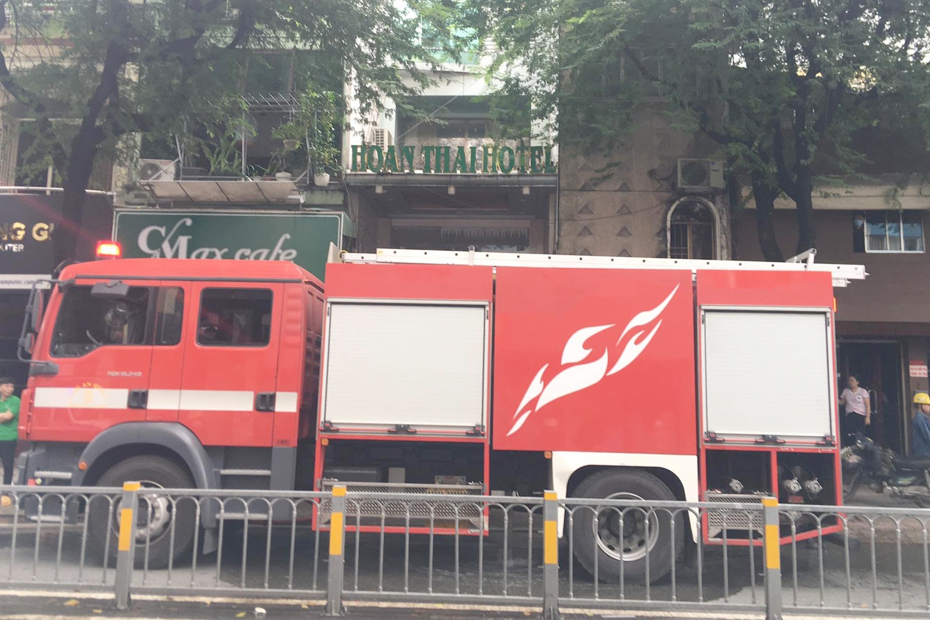 chay khach san anh 1