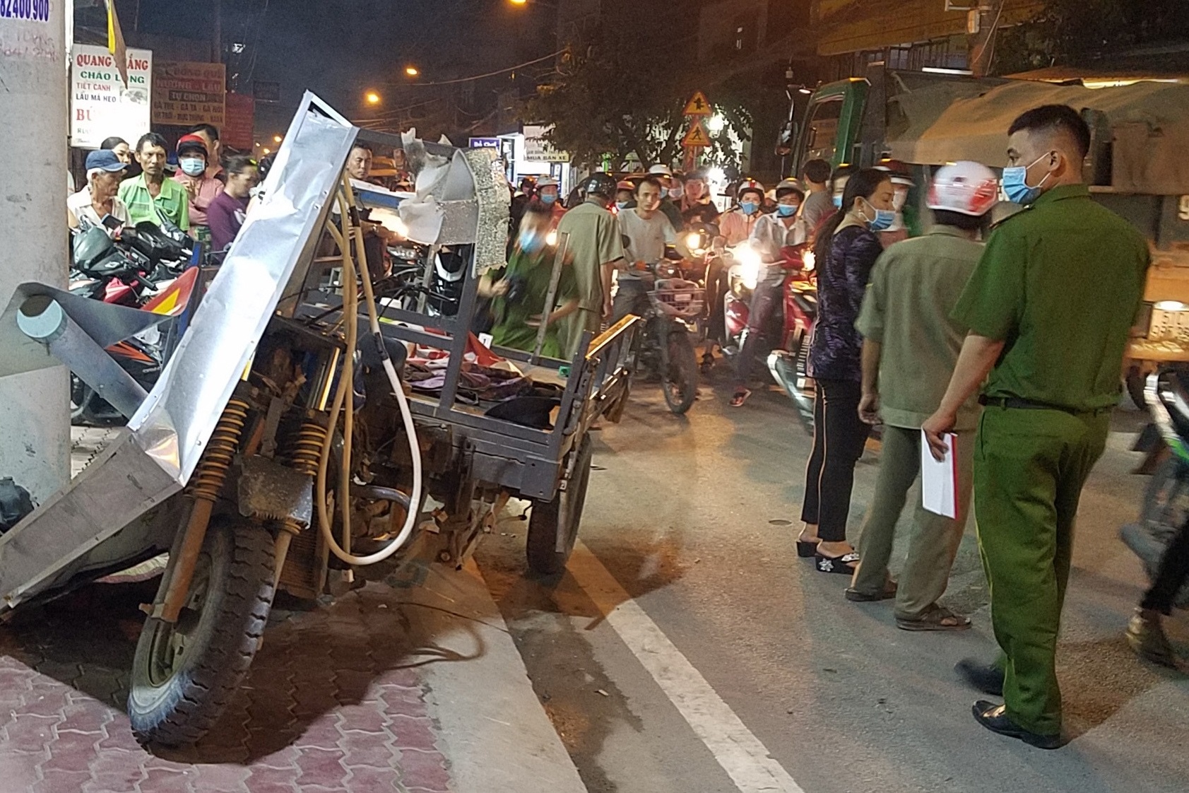 Nguoi dan ong bi xe ba gac tong chet hinh anh