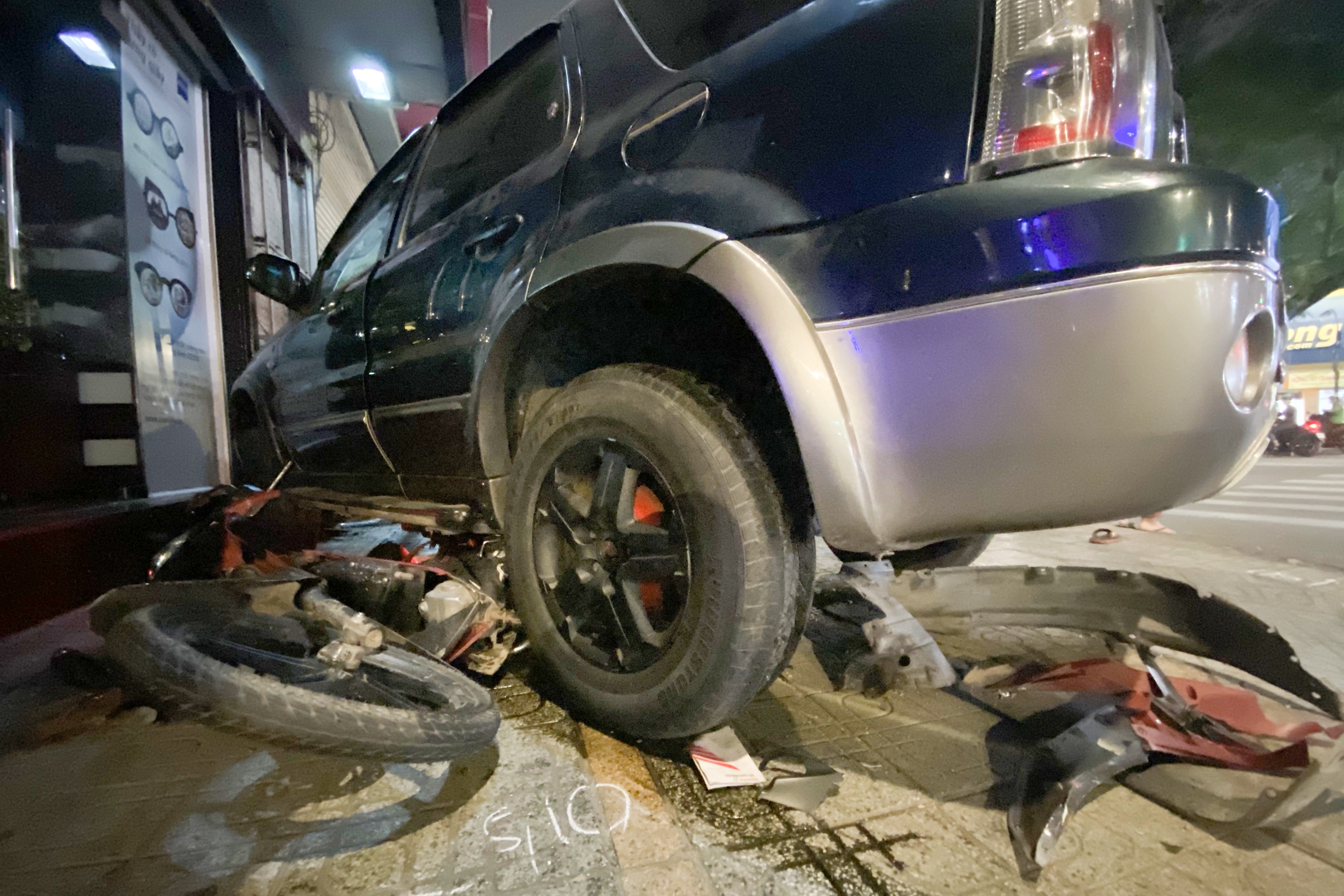 oto tong nhieu xe may o TP.HCM anh 3