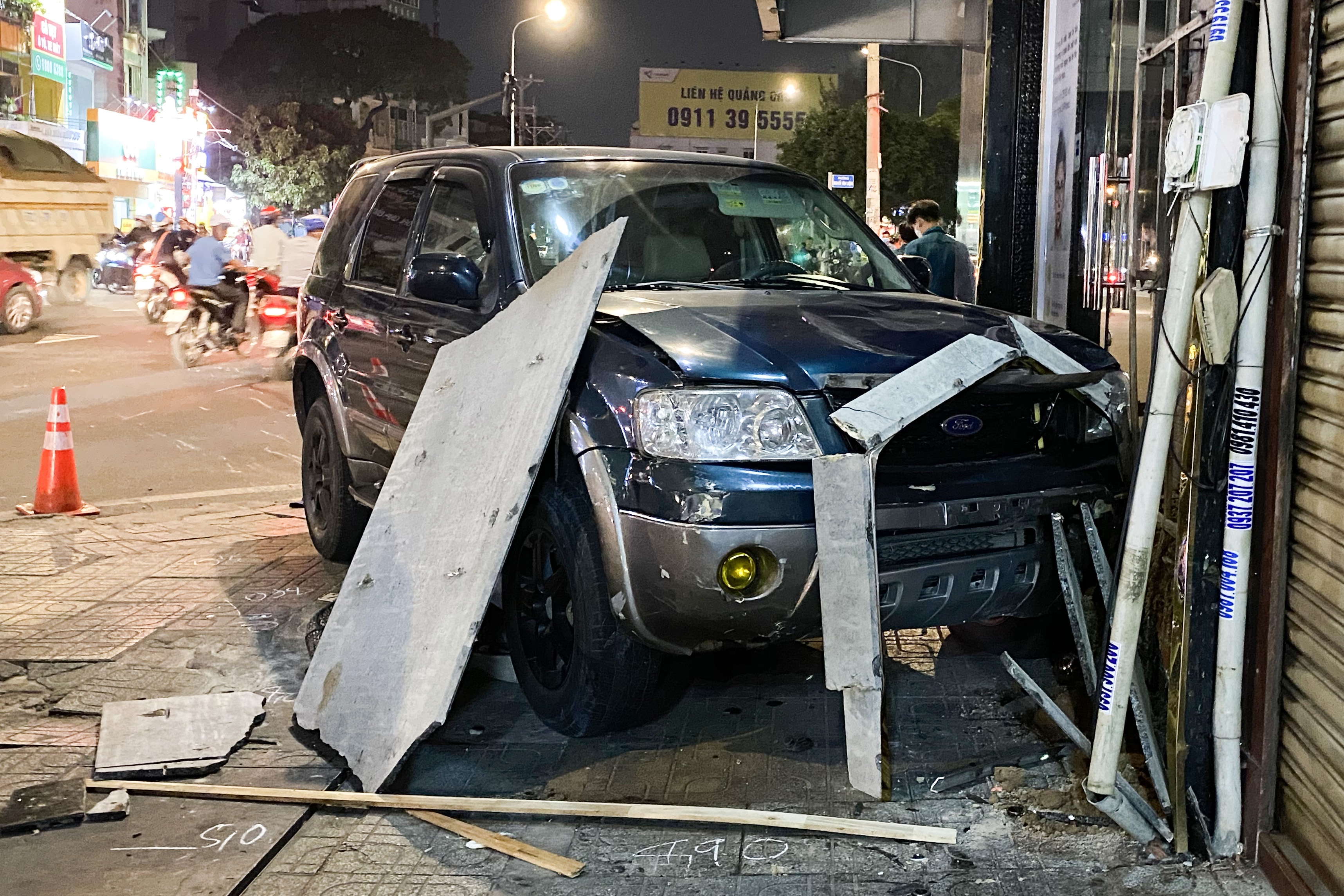 oto tong nhieu xe may o TP.HCM anh 1