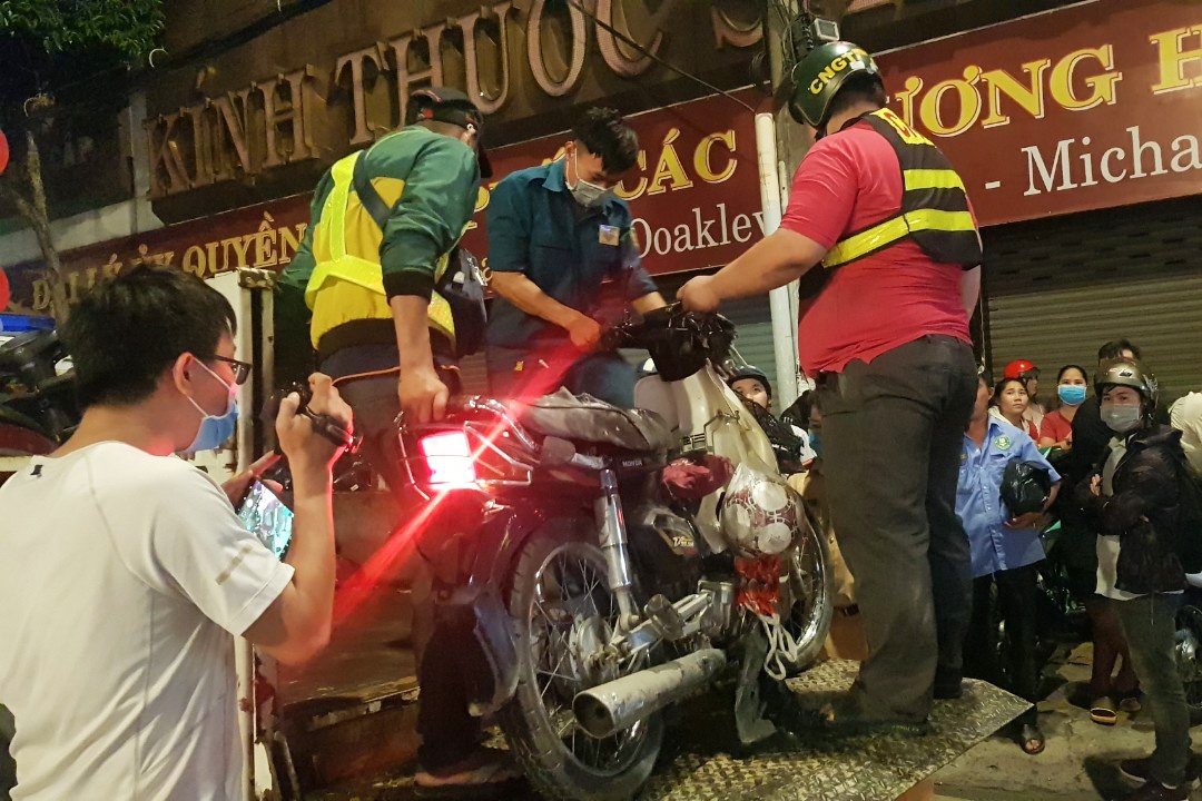 oto tong nhieu xe may o TP.HCM anh 7