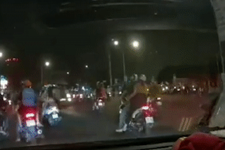 Khoanh khac oto tong nhieu xe may o TP.HCM hinh anh