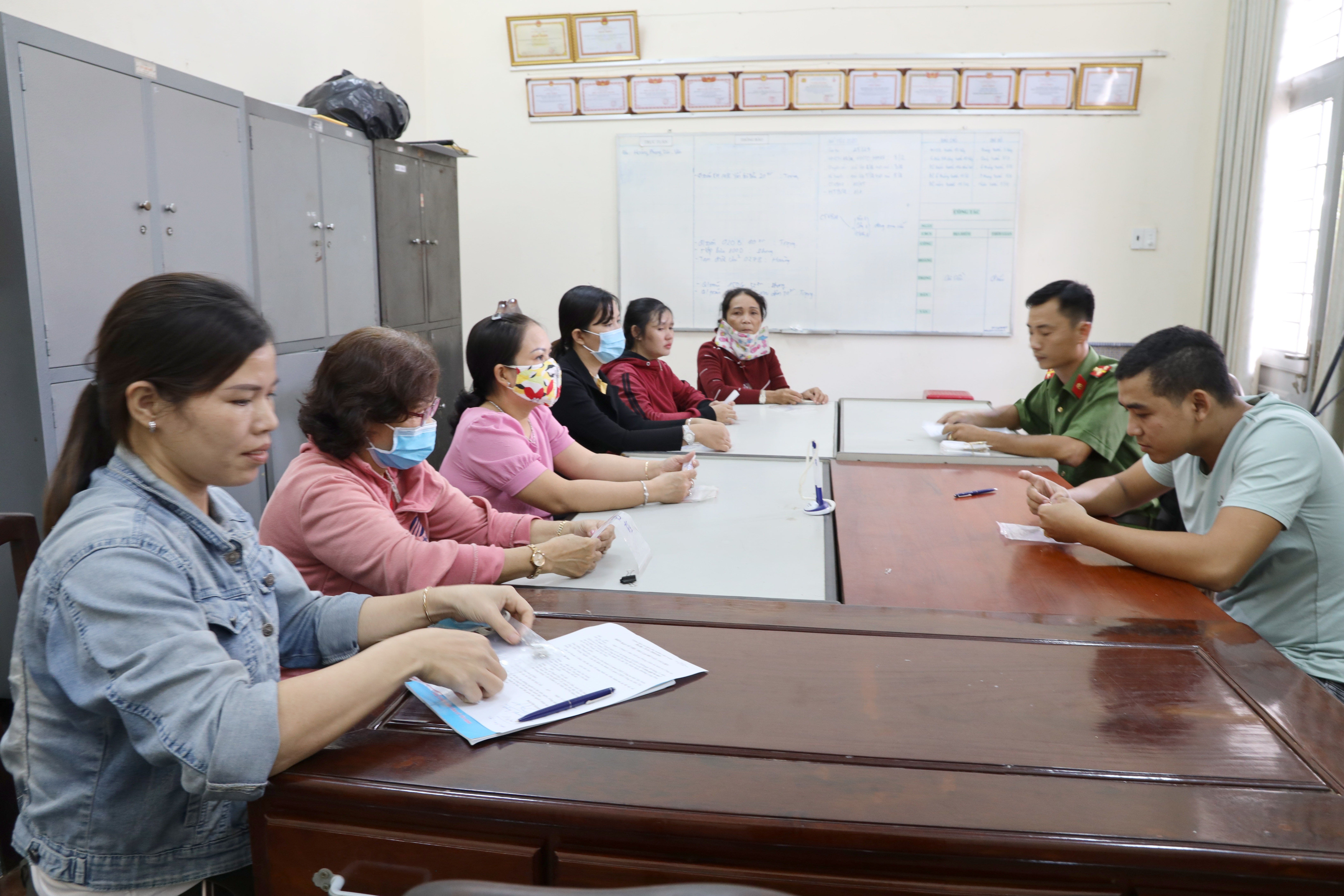 bat nhom cuop tai san anh 1