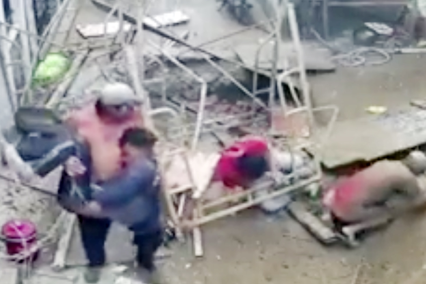 Hien truong vu sap gian giao khien 3 nguoi bi thuong hinh anh