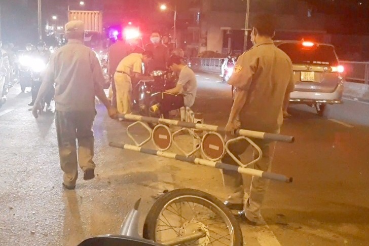 Nguoi dan truy duoi ke gay tai nan roi bo tron o TP.HCM hinh anh