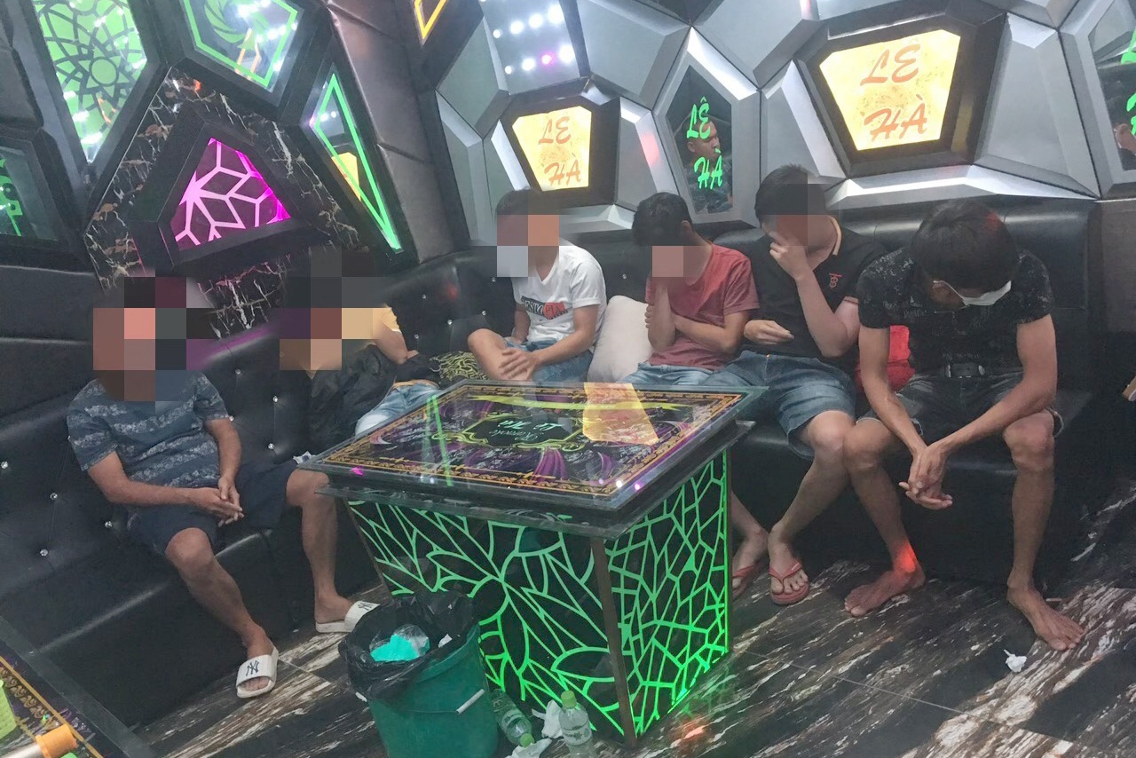 phe ma tuy trong quan karaoke anh 1