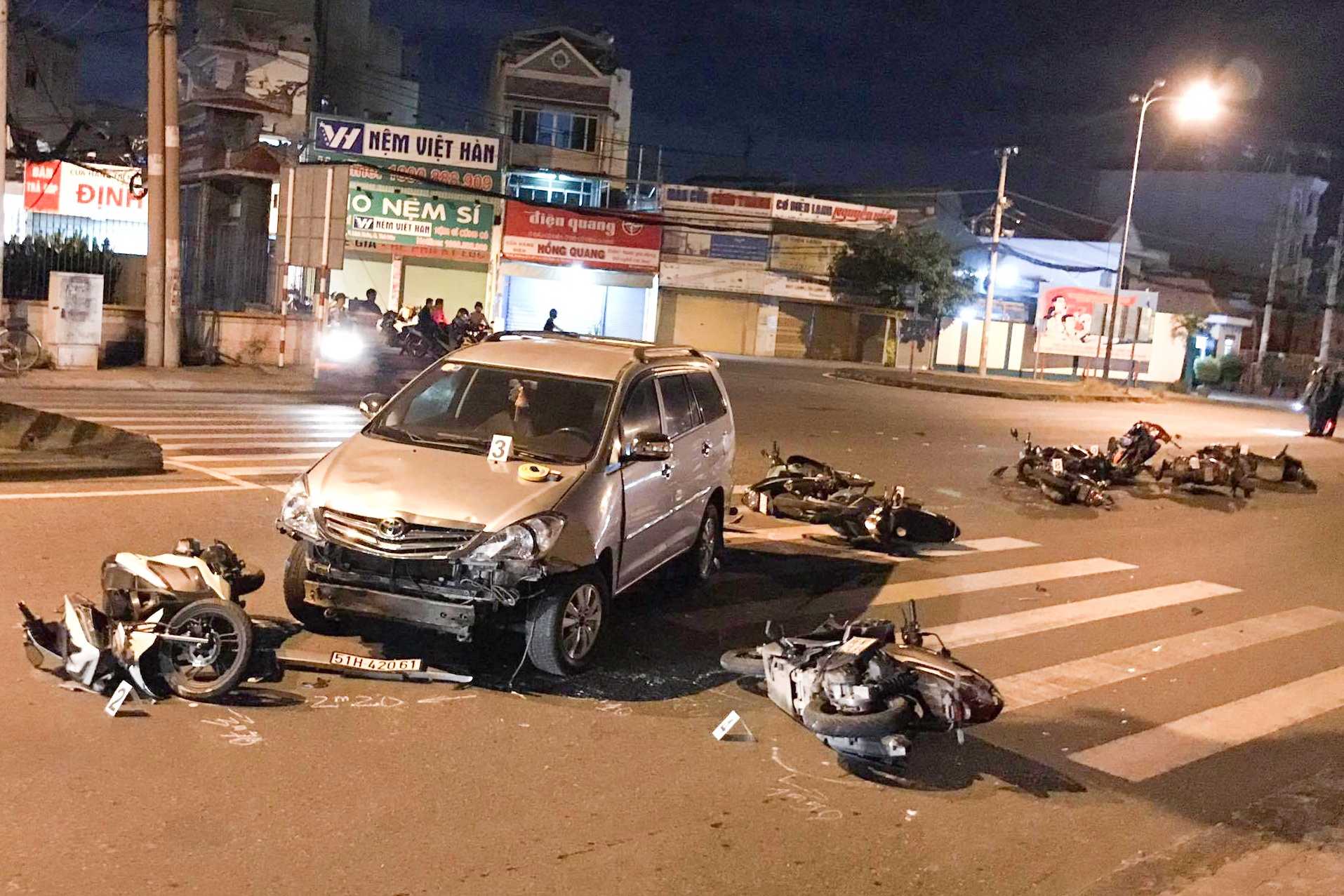 oto tong nhieu xe may anh 1