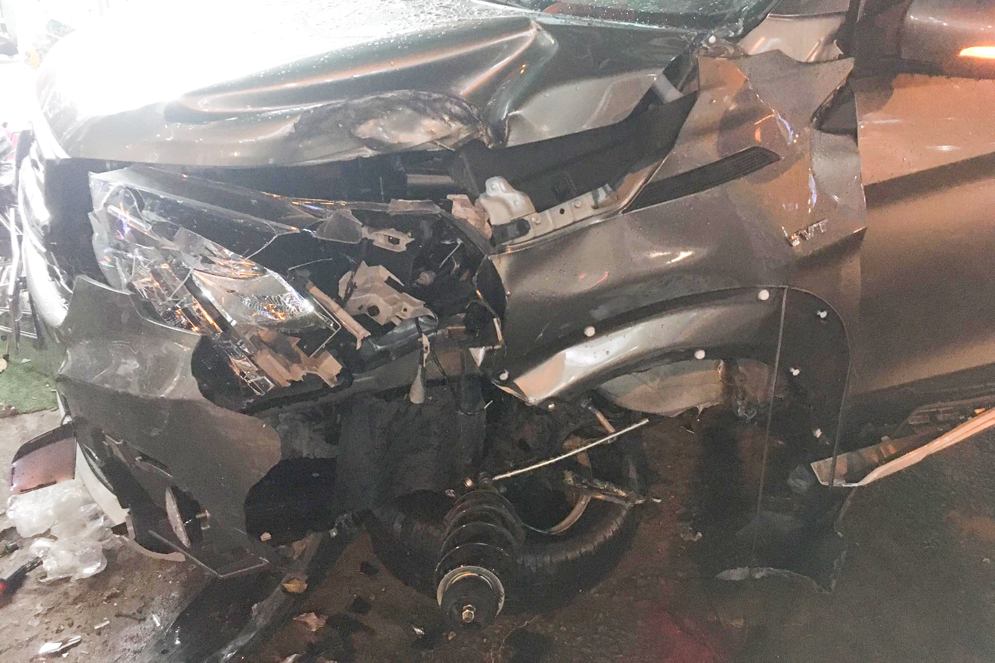 Oto 7 cho gay tai nan lien hoan o TP.HCM hinh anh