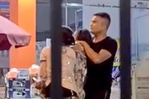 Thanh nien cam hung khi khong che 3 nguoi o TP.HCM hinh anh