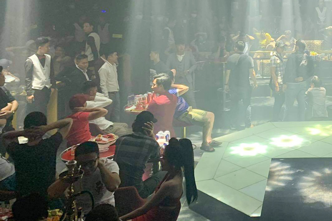 74 nguoi duong tinh ma tuy trong quan bar o Binh Duong hinh anh