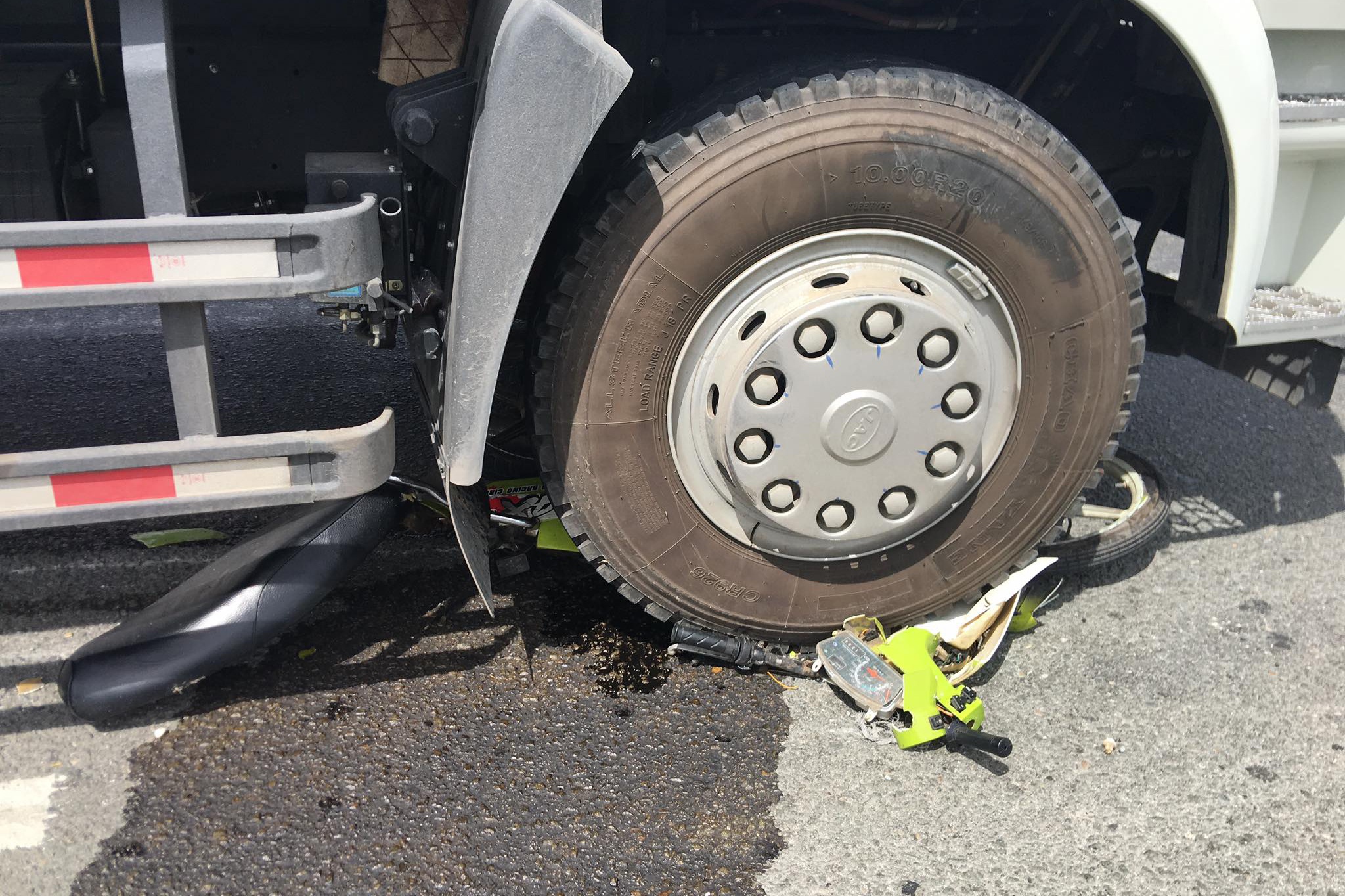 xe may bi can nat anh 1