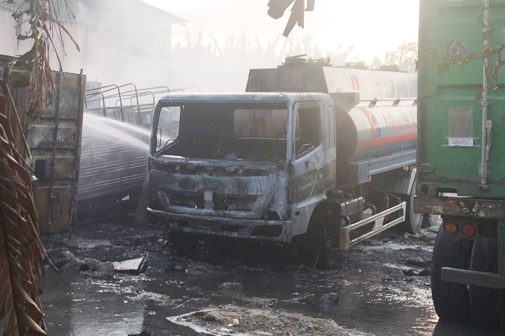 4 oto bi thieu rui tai TP.HCM hinh anh