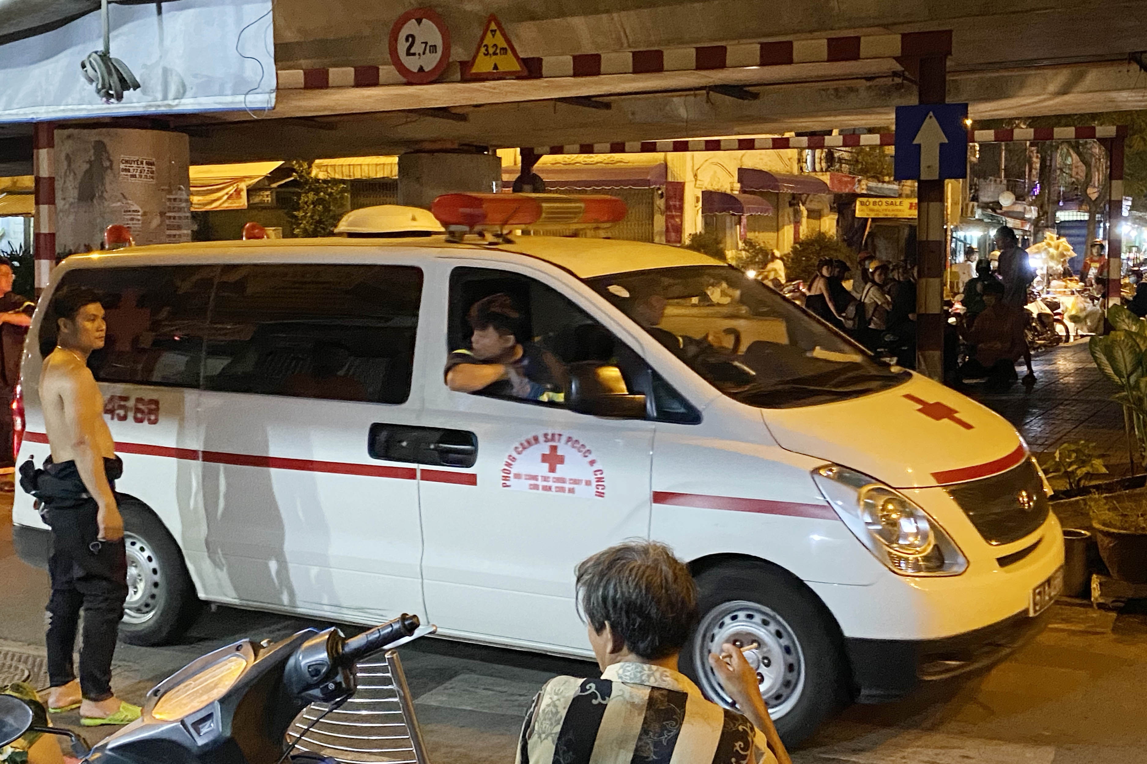 Hai vo chong nhay kenh Thanh Da sau mau thuan hinh anh