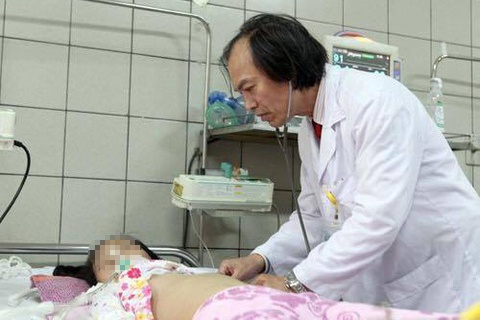 Khoi to nguoi me bao hanh con gai 3 tuoi o TP.HCM hinh anh