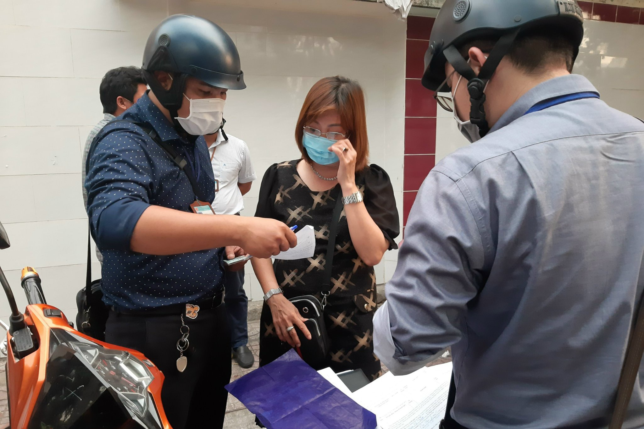 phat khong deo khau trang anh 2