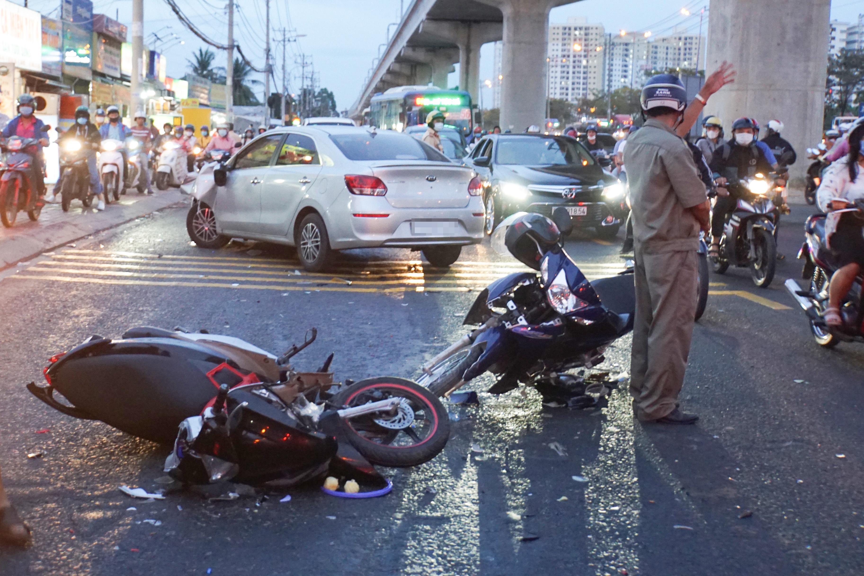 oto tong nhieu xe may anh 1