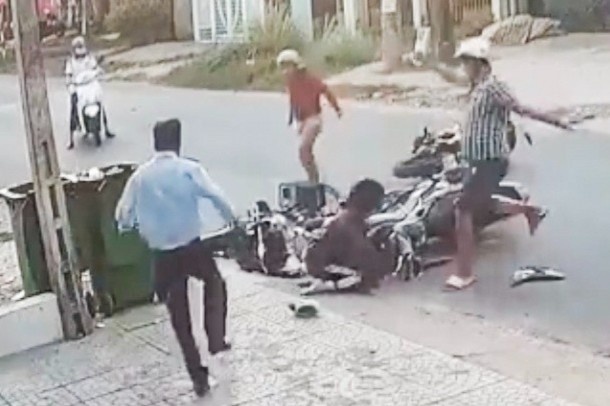 Truy tim nguoi dan ong danh nu sinh sau tai nan hinh anh