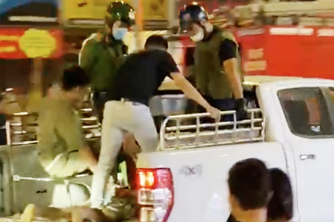 Nguoi dan ong o TP.HCM cam dao co thu trong nha hinh anh