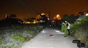 Truy bat bang nhom cuop xe may trong dem hinh anh