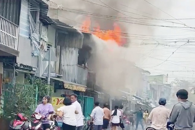 4 can nha bi thieu rui o TP.HCM hinh anh