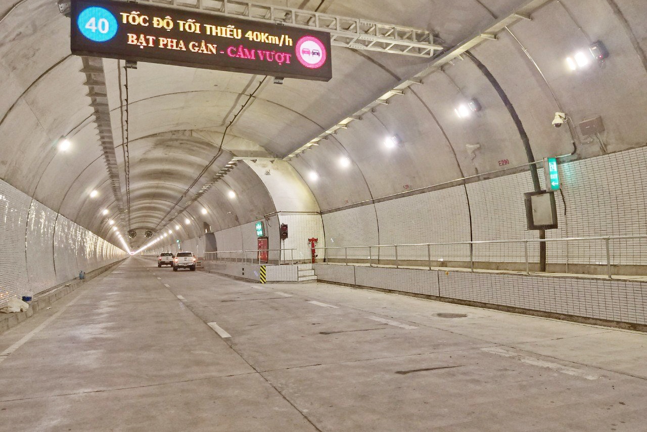 thong xe ham Hai Van 2 anh 1