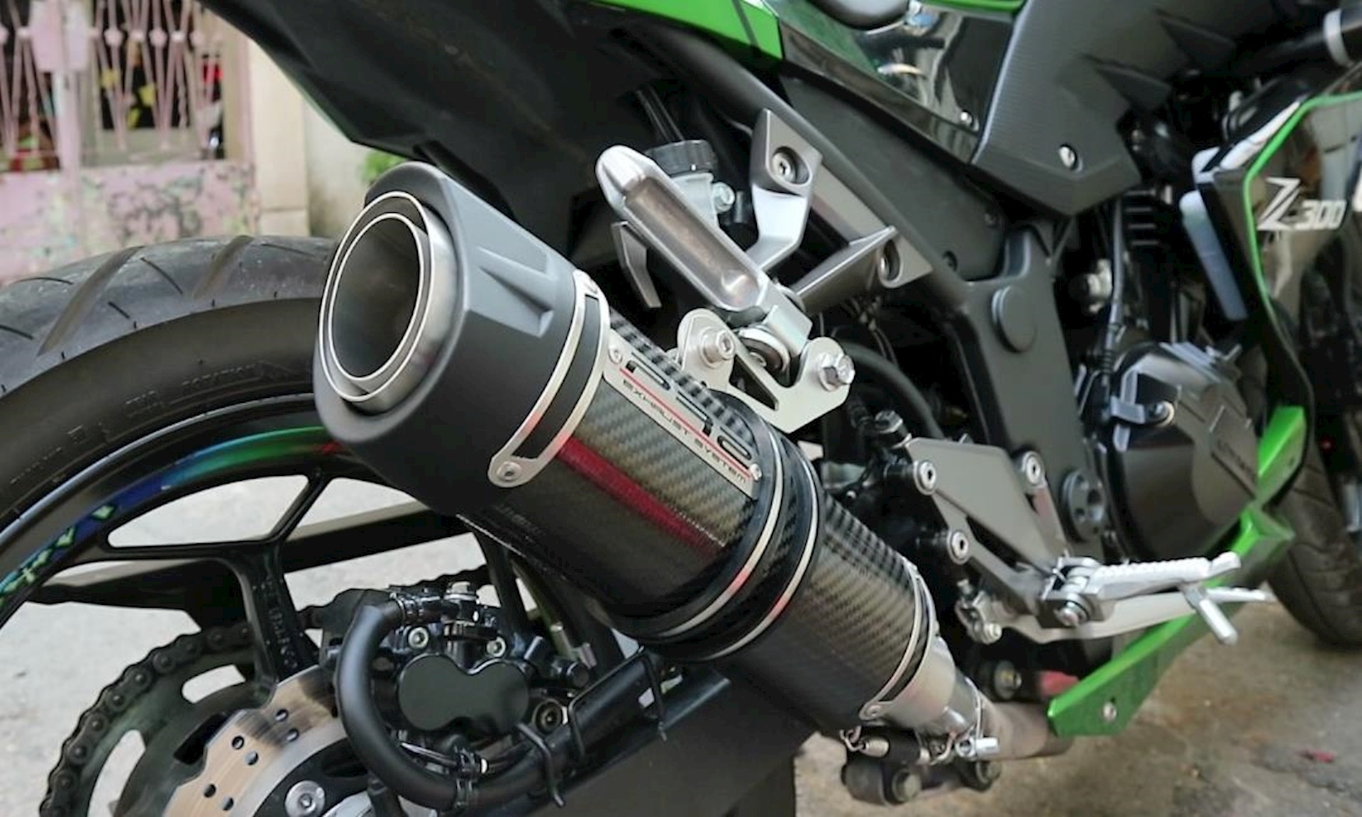 Net po xe, hai thanh nien bi phat hon 16 trieu hinh anh