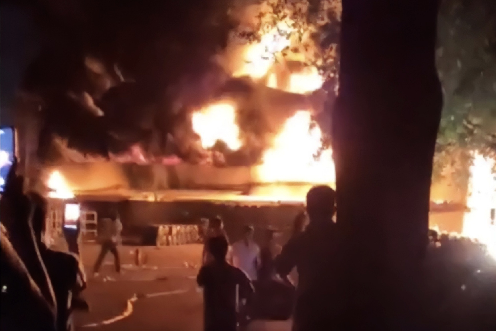 chay nha xuong anh 1