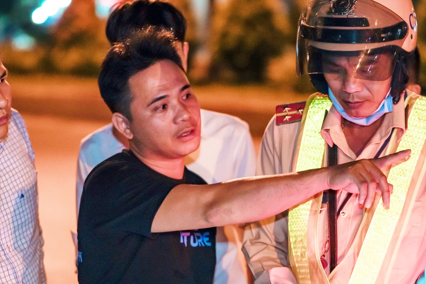 Tai xe lien tuc xin thoi lai nong do con vi khong tin ket qua hinh anh