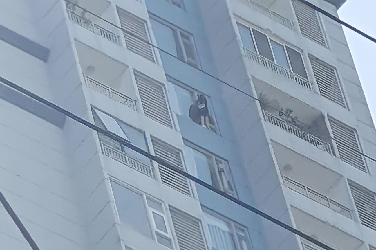 Ngan co gai dinh tu tu tu tang 15 chung cu o TP.HCM hinh anh