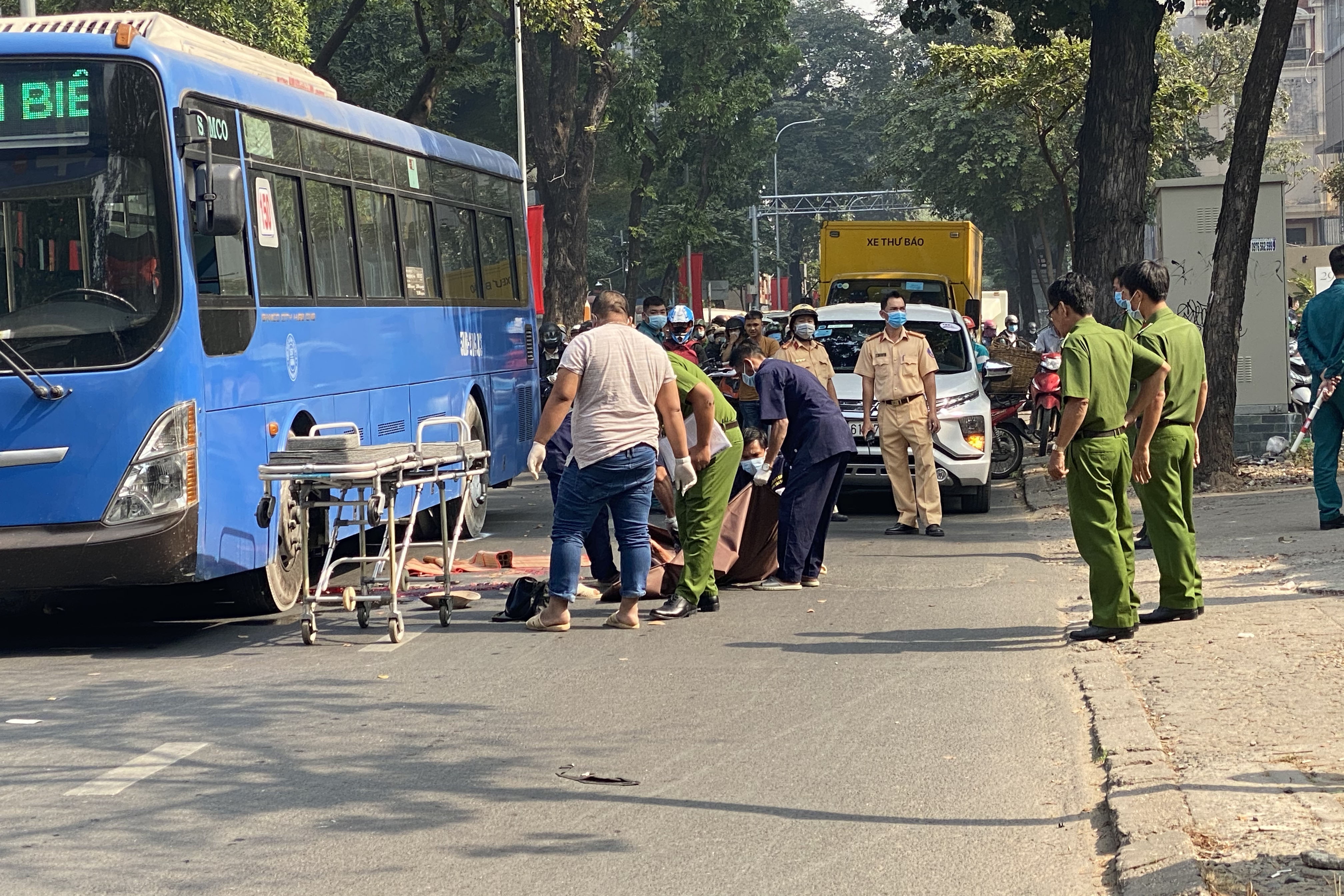 xe buyt can chet nguoi anh 1