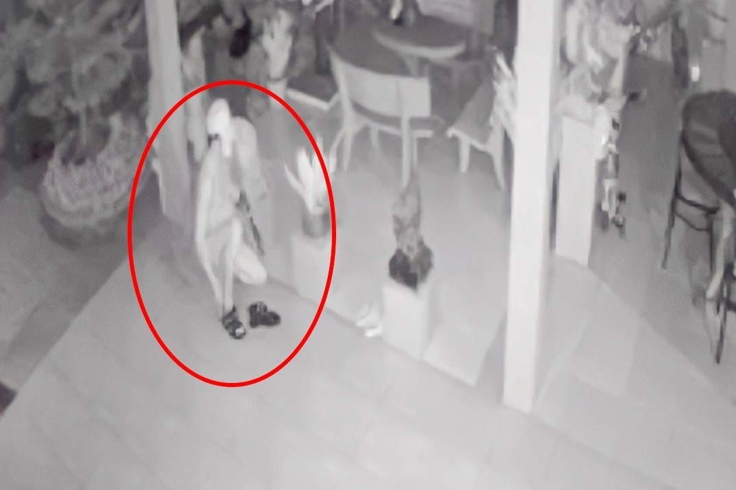 Trom thoat y vao nha dan lay tai san hinh anh