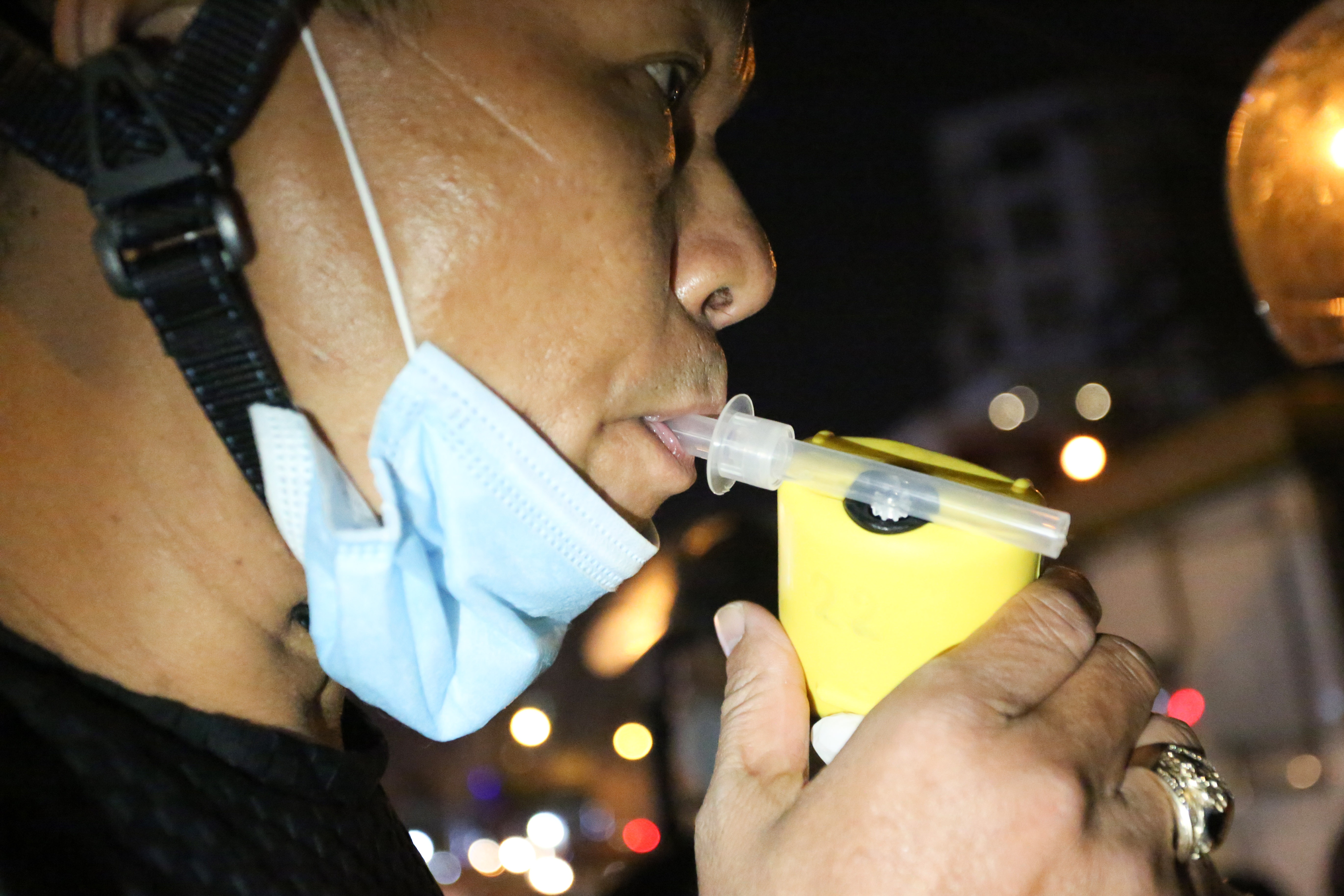 CSGT kiem tra nong do con anh 6