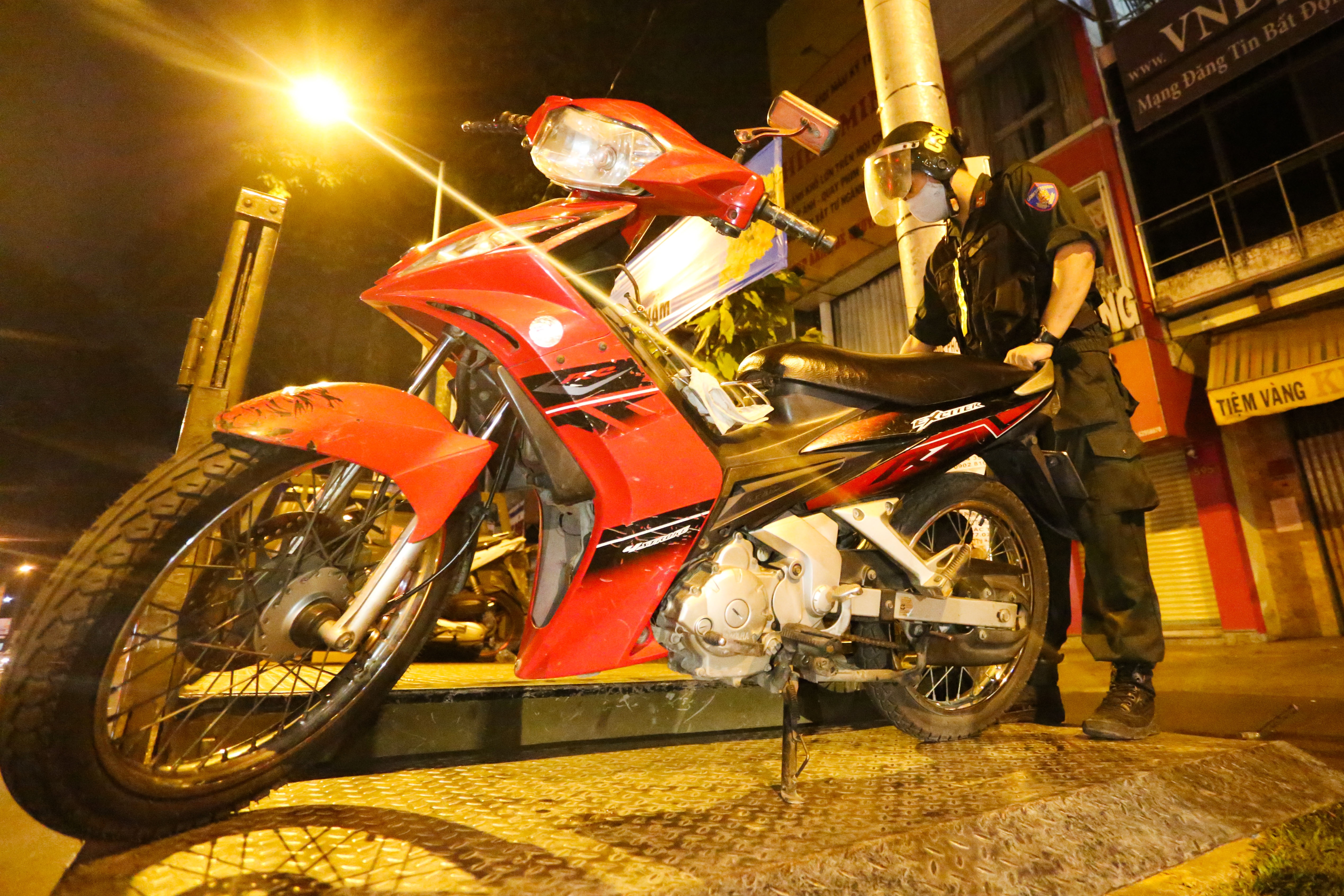 CSGT kiem tra nong do con anh 10