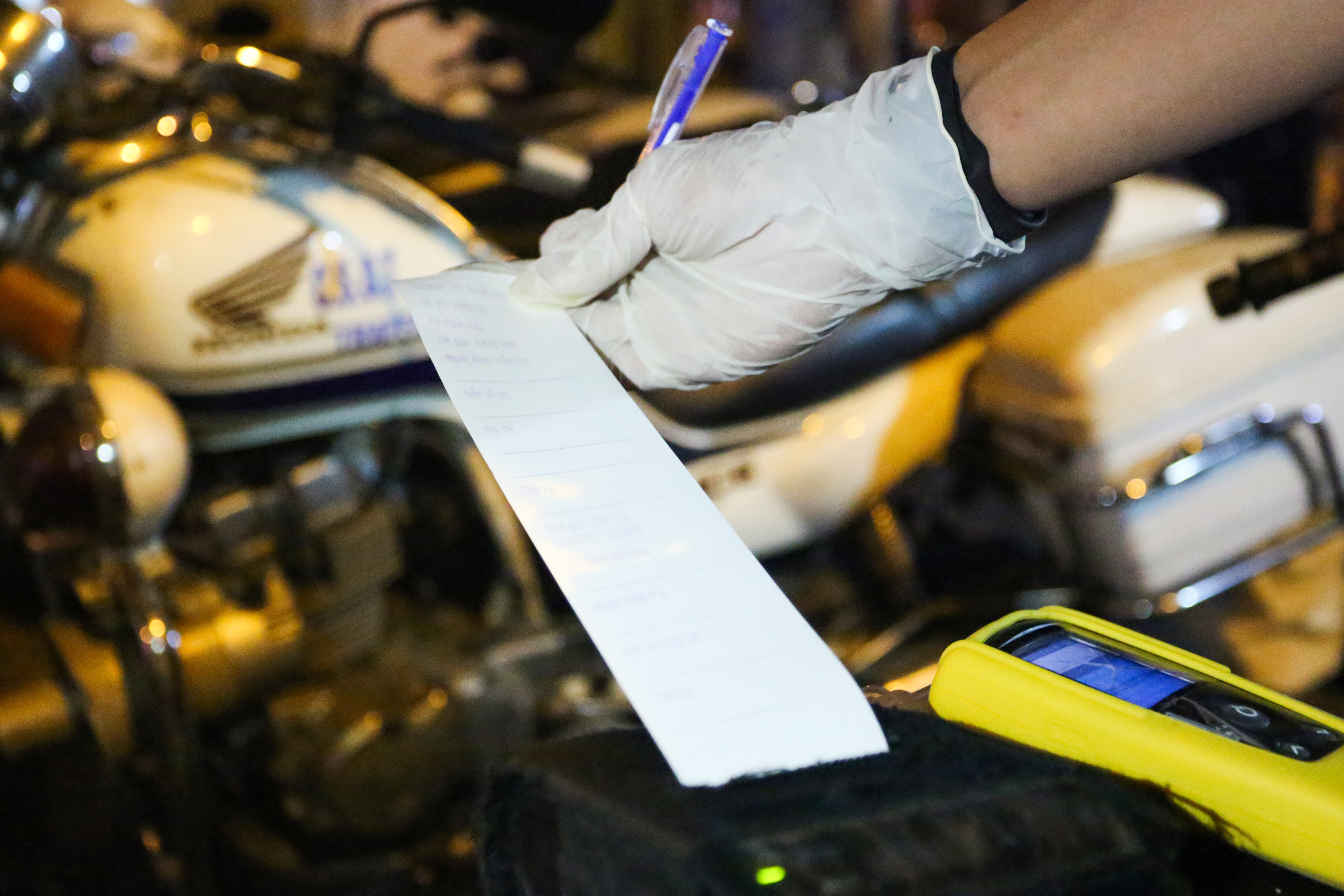 CSGT kiem tra nong do con anh 4