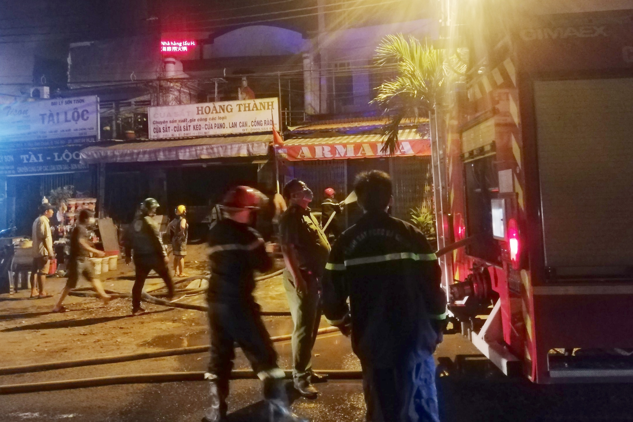 chay nha Kha Van Can anh 1