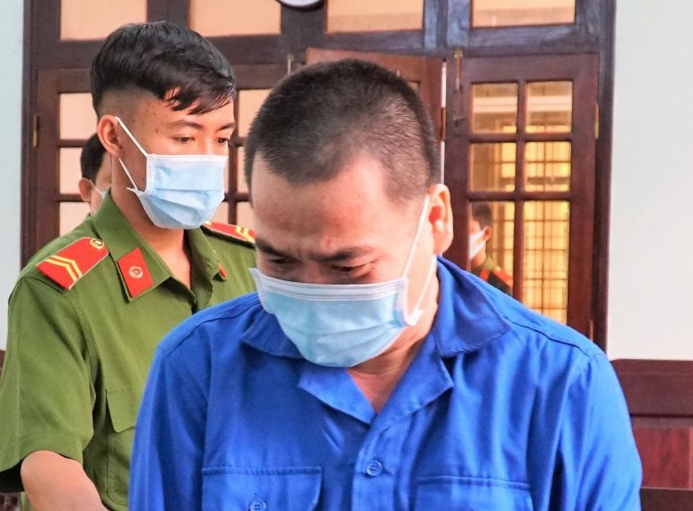 Dam o nam sinh, thay giao linh 7 nam tu hinh anh