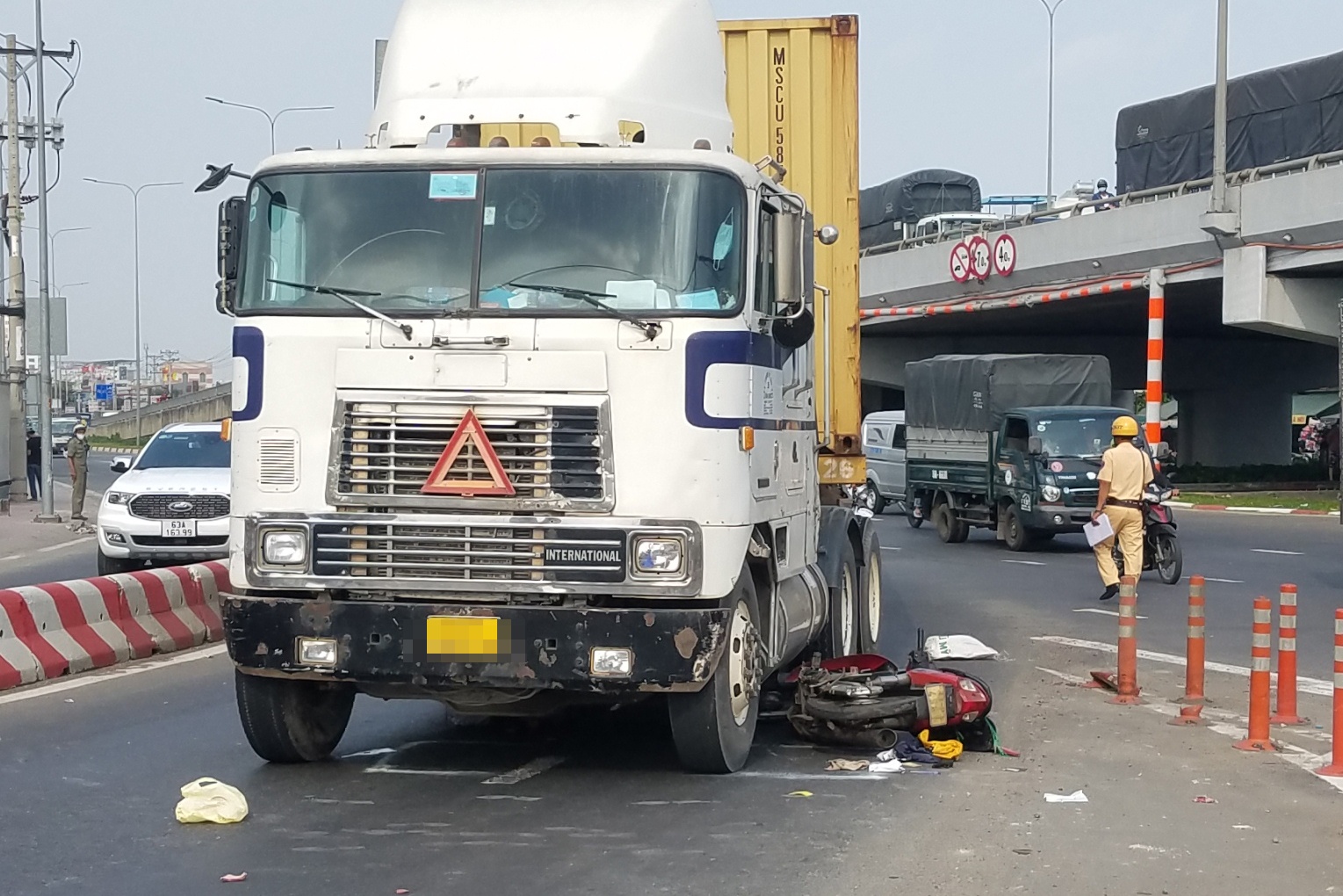 Va cham xe dau keo, nguoi dan ong tu vong o nga tu An Suong hinh anh