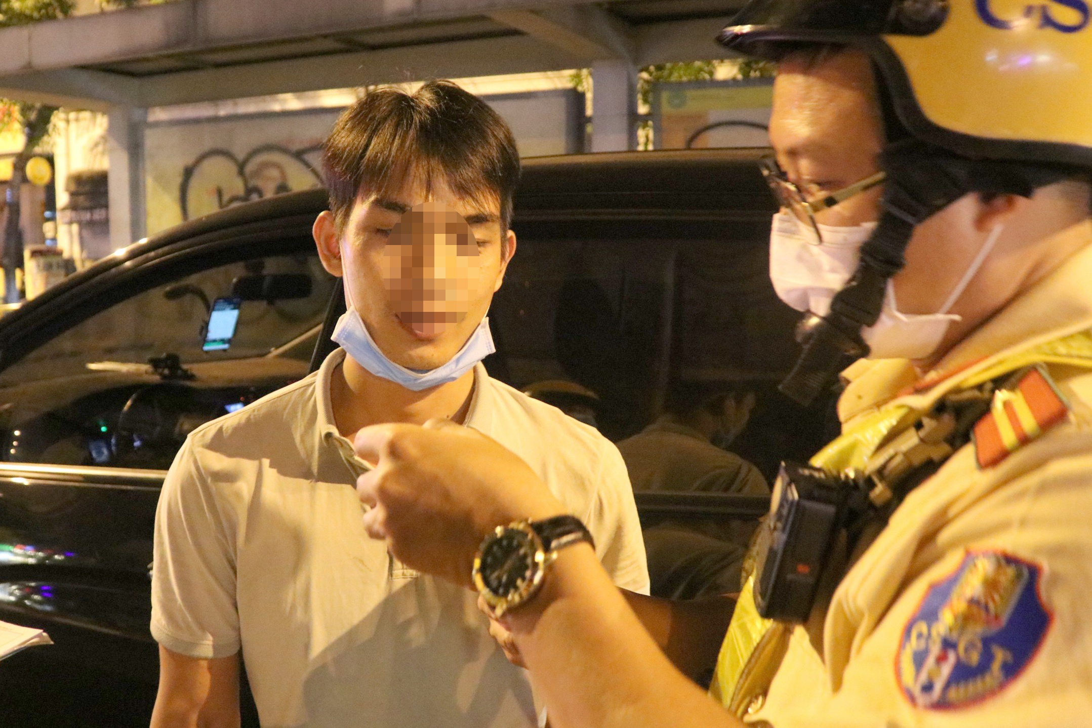 Lai oto di nhau, tai xe o TP.HCM bi phat 35 trieu dong hinh anh