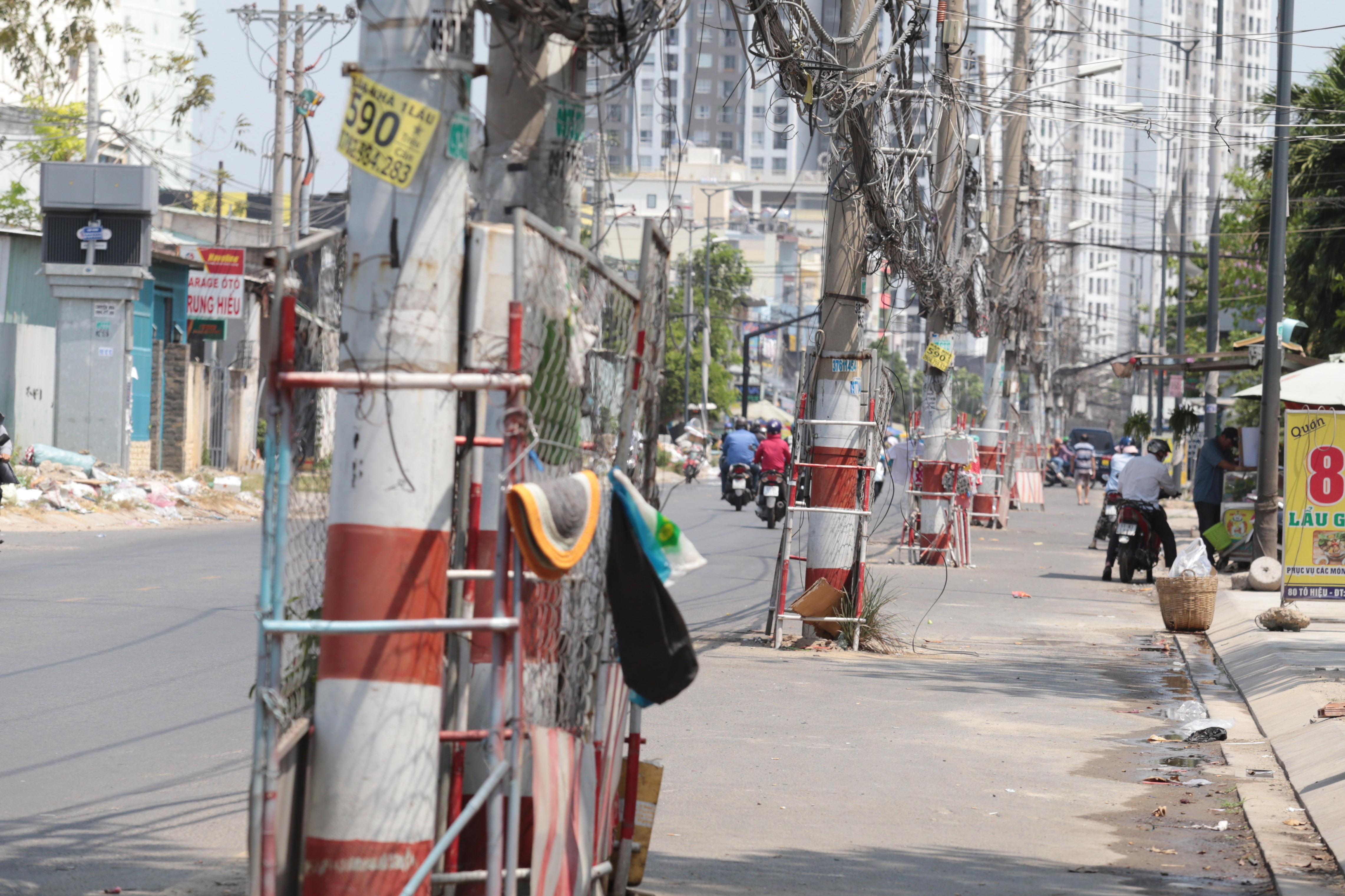 Cot dien giua duong anh 2