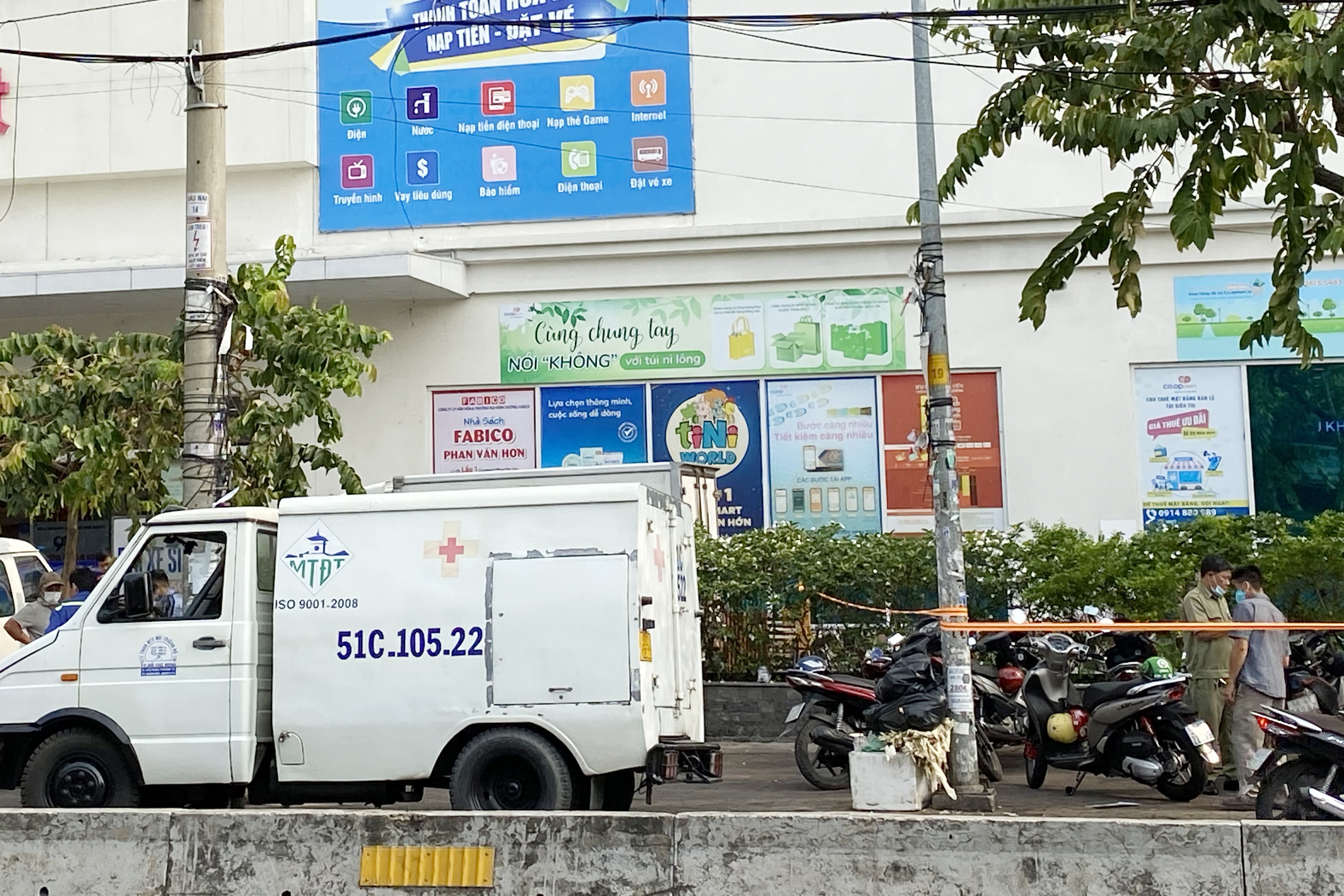 Hai co gai tu vong sau khi roi tu chung cu o TP.HCM hinh anh