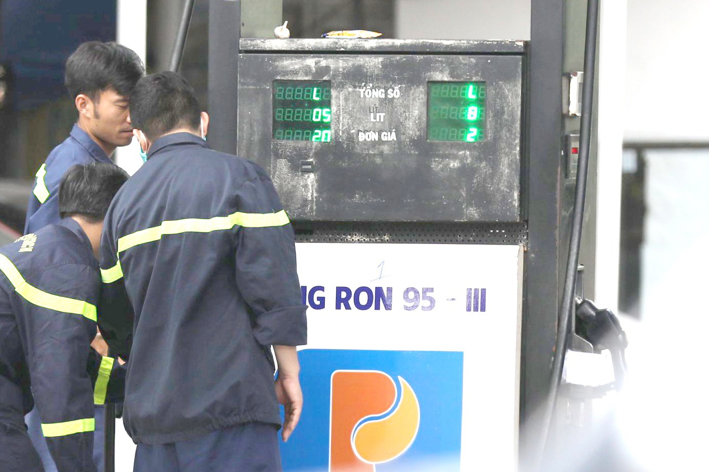 Cay xang o TP.HCM bi phong toa hinh anh