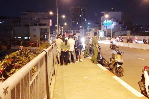 Nam thanh nien thoat chet sau khi nhay cau vi cai nhau voi ban gai hinh anh