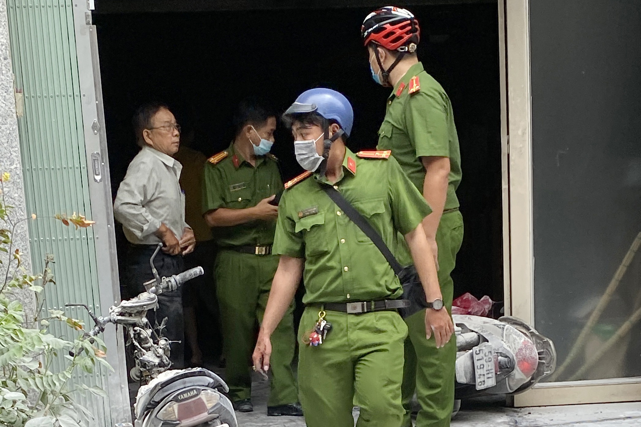 Nguoi dan pha cua, chua chay can nha 3 tang o TP.HCM hinh anh