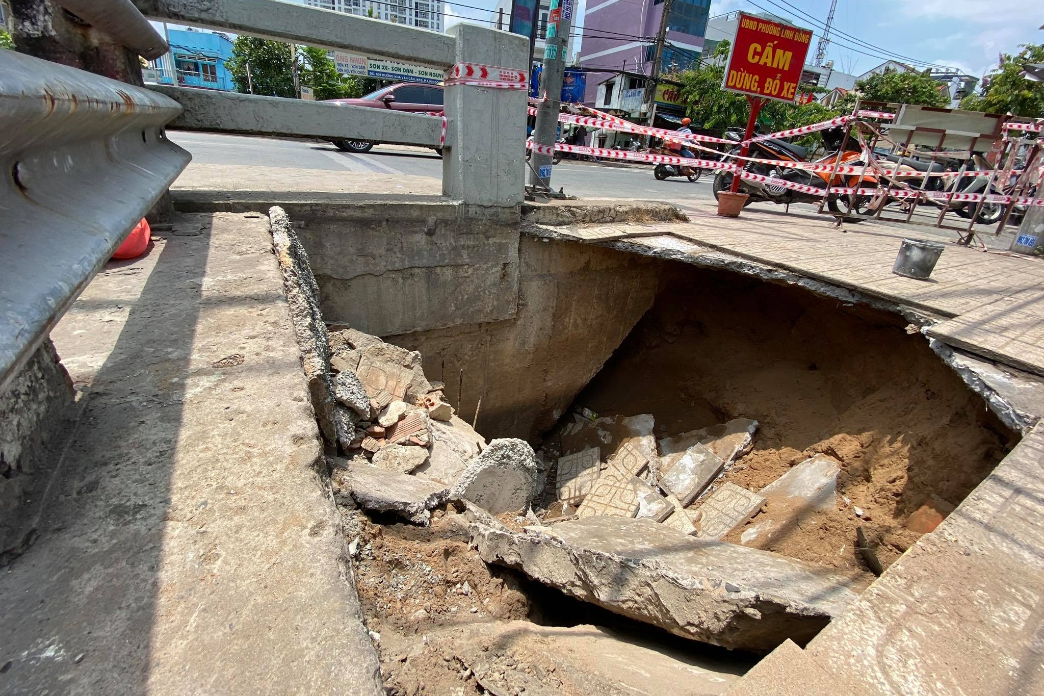 Xuat hien ho sut sau 2 m o TP Thu Duc hinh anh