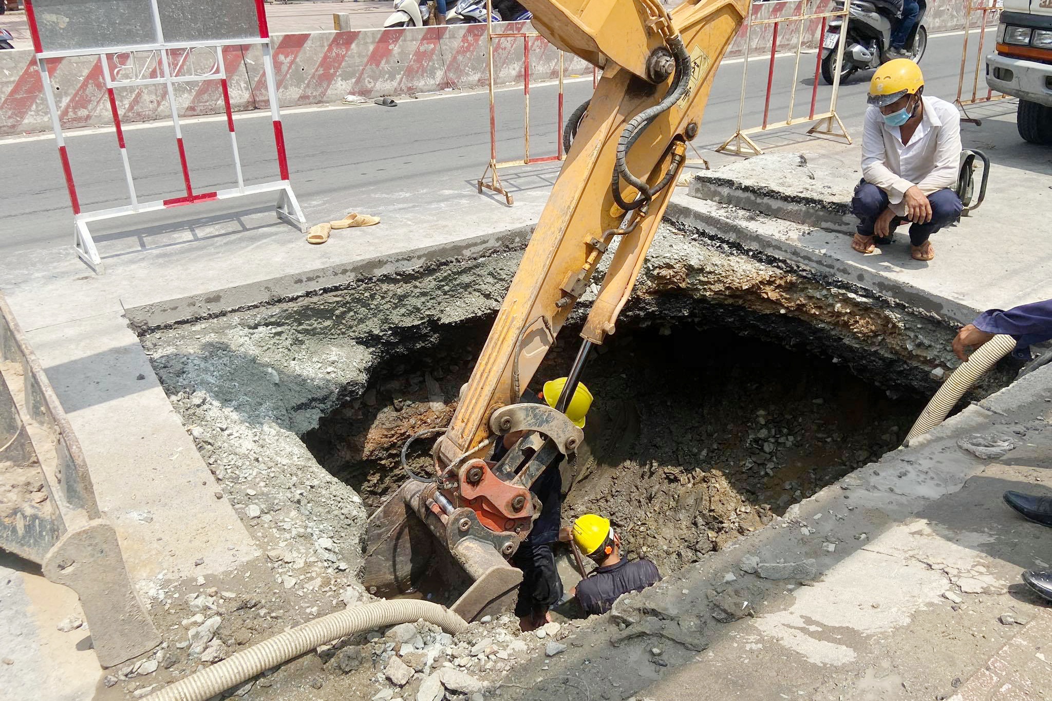 sut lun duong Huynh Tan Phat anh 1